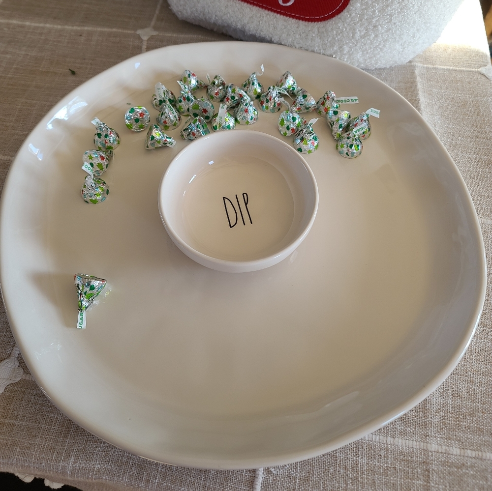 Rae Dunn chip and dip platter